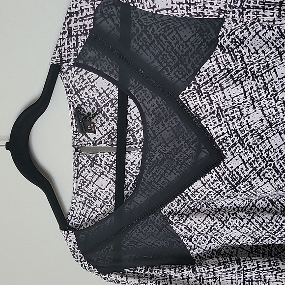 Worthington Abstract Office 2X Two Tone Short Sleeve Blouse - Picture 2 of 9